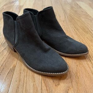 Dolce Vita breana faux suede bootie ankle size 7